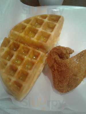 Eddy's Chicken And Waffles