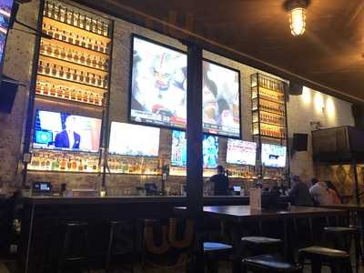 Mad River Bar & Grille