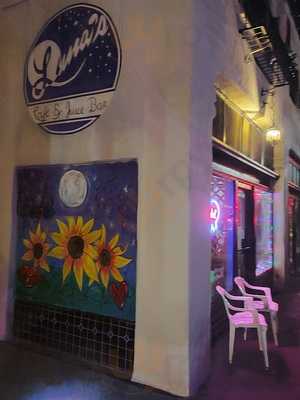 Luna's Cafe & Juice Bar