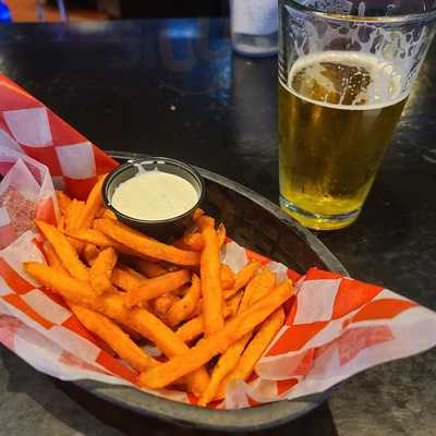 Wild Pitch Sports Bar & Grill