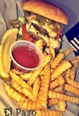 The District Pub & Kitchen