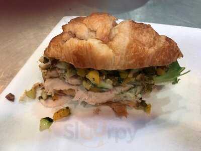 D'juice Fresh Juice & Smoothie Bar