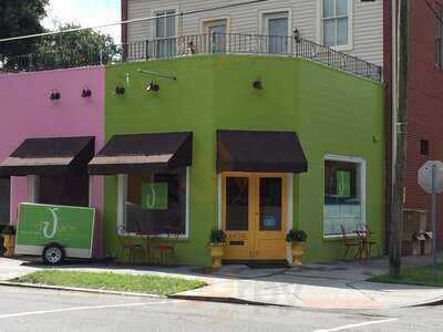 D'juice Fresh Juice & Smoothie Bar