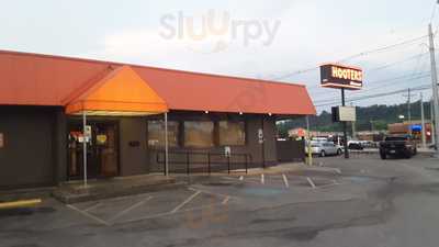 Hooters