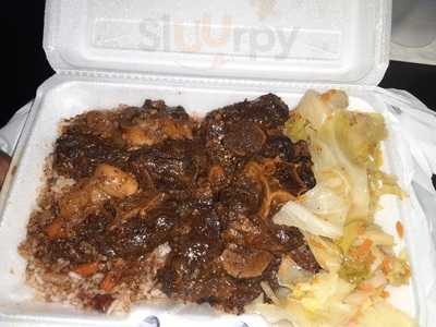 Caribbean Vybz Bar & Grille