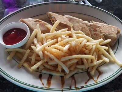 Alamodak Restaurant & Lounge