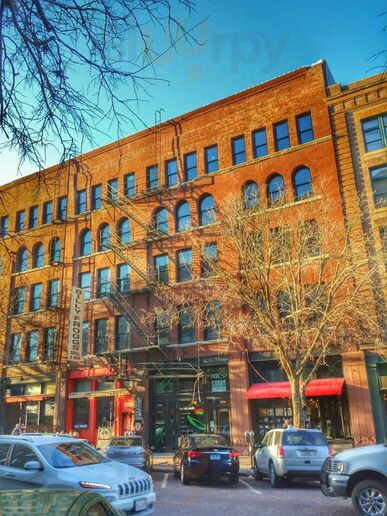 Billy Frogg's Grill & Bar