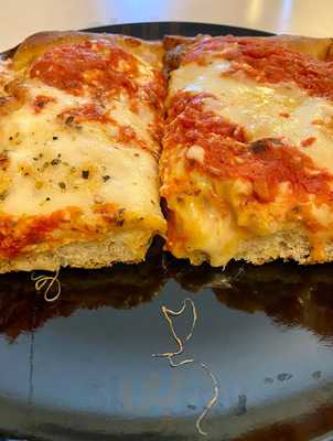 Pino's La Forchetta Pizza