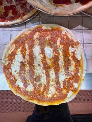 Pino's La Forchetta Pizza