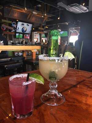 Ojos Locos Sports Cantina