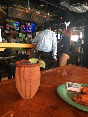 Ojos Locos Sports Cantina