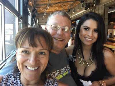 Ojos Locos Sports Cantina