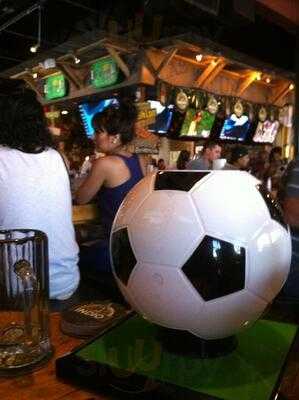 Ojos Locos Sports Cantina
