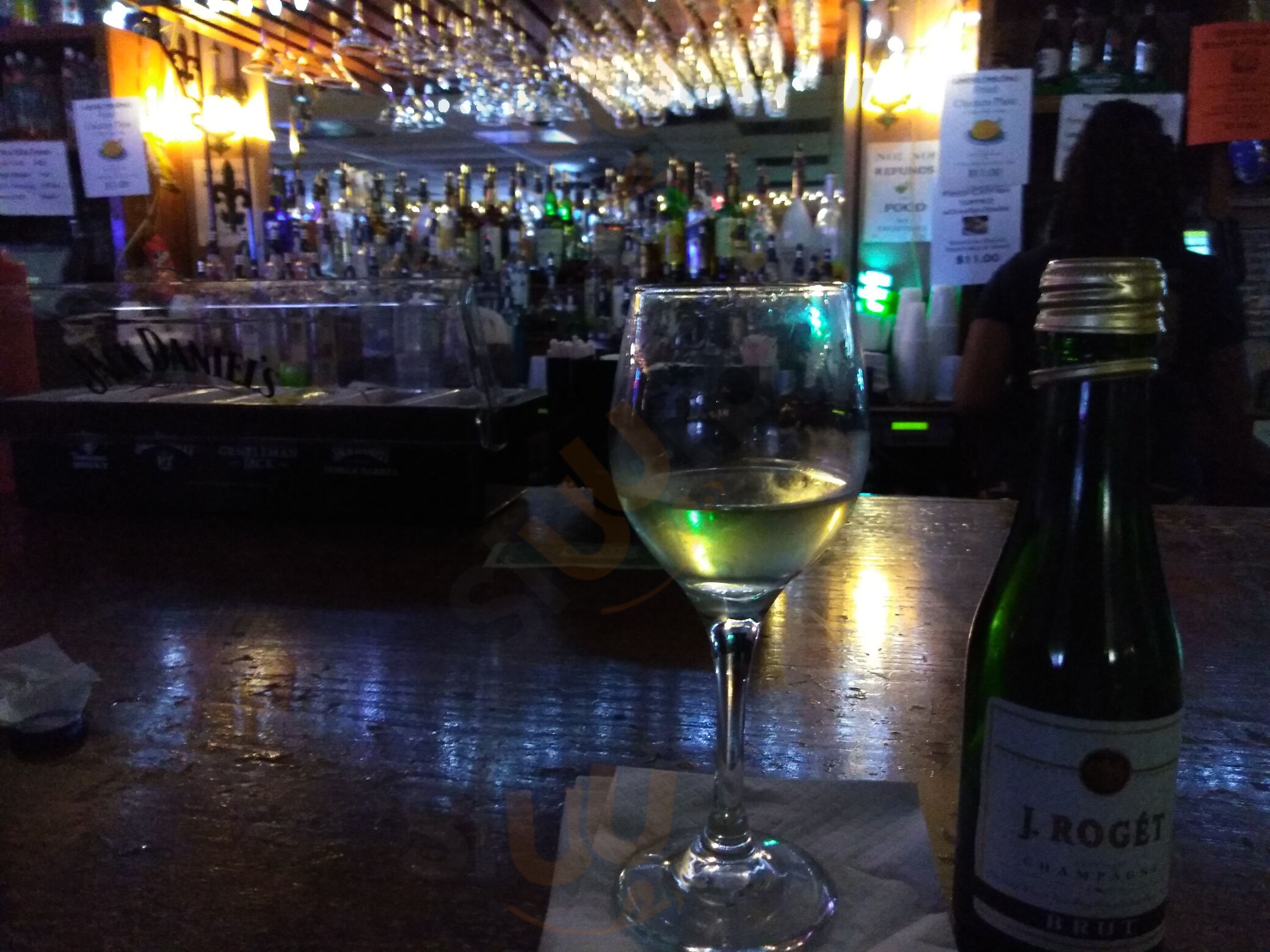 Avenue Bar & Restaurant