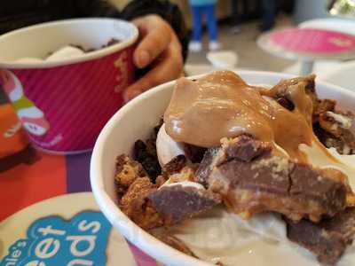 Menchies's Frozen Yogurt
