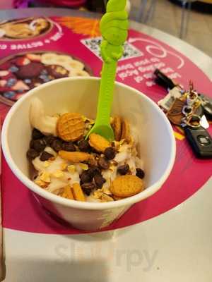 Menchies's Frozen Yogurt