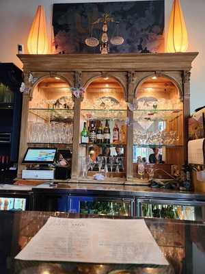 Sienna Wine Bar & Small Plates