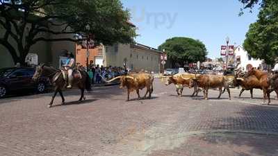Mojitos Bar And Grill