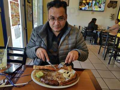 Antojitos Colombianos