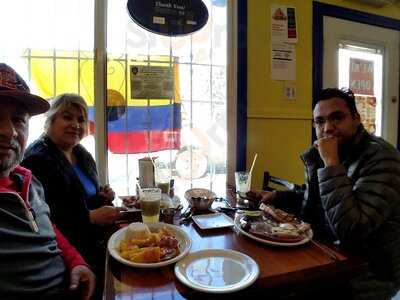 Antojitos Colombianos