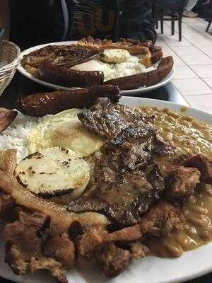 Antojitos Colombianos