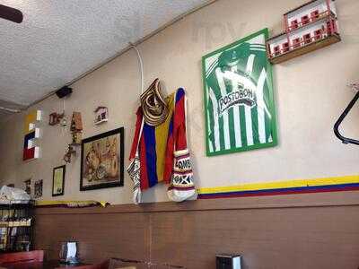 Antojitos Colombianos