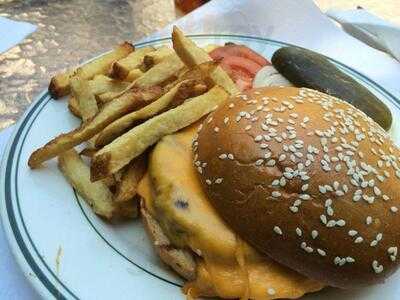 The Cat & Fiddle Pub And Restaurant