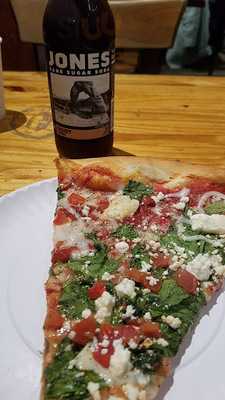 Ian's Pizza On The Hill