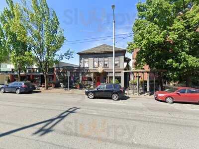 Pazzo's Restaurant & Bar