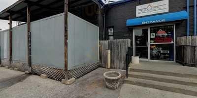 Diamond Pub & Billiards