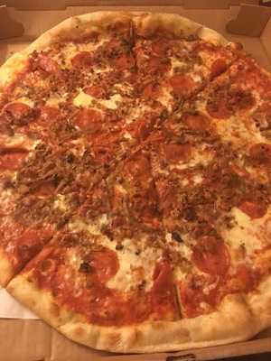 Maxi's Pizza Subs And Bar