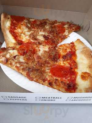 Maxi's Pizza Subs And Bar