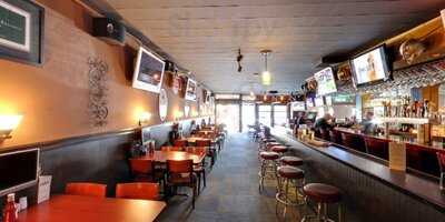 Magnolia Village Pub