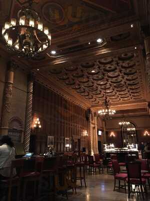 Gallery Bar And Cognac Room