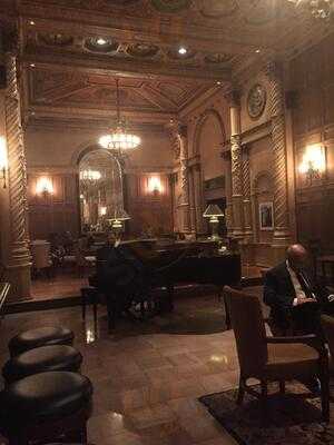 Gallery Bar And Cognac Room