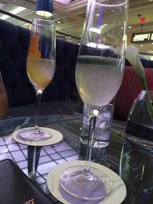 Laguna Champagne Bar