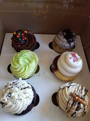 3 Sweet Girls Cakery