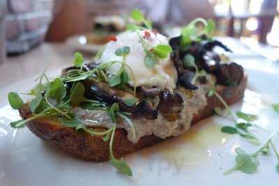 Lulu's Bread And Breakfast