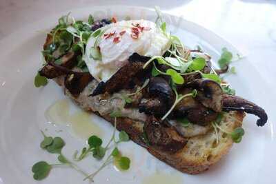 Lulu's Bread And Breakfast