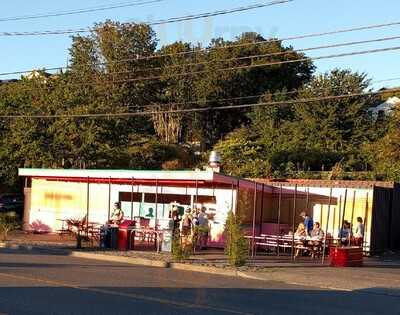 Un Bien - Seaview Ave. Nw