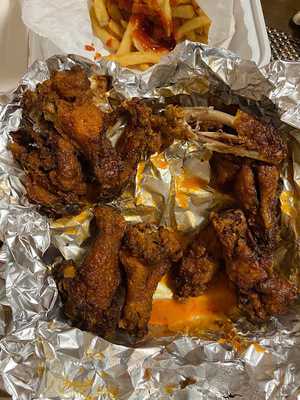 Canton Bakery Pizza Wings And Subs