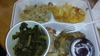Moms Soul Food Kitchen