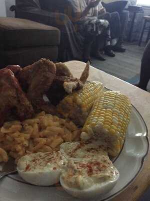 Moms Soul Food Kitchen