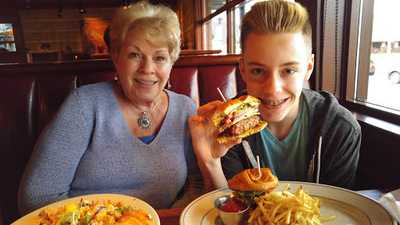 Fraise Frozen Yogurt & Smoothies