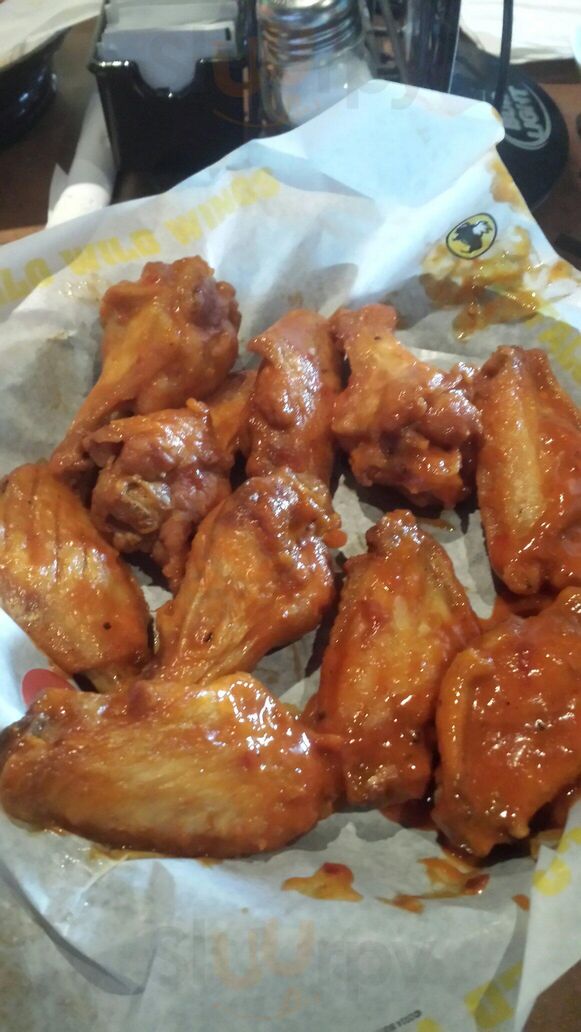 Buffalo Wild Wings Grill & Bar