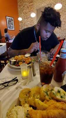 La Smokehouse Earhart Delicatessen