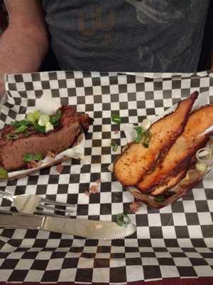 La Smokehouse Earhart Delicatessen