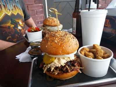 La Smokehouse Earhart Delicatessen