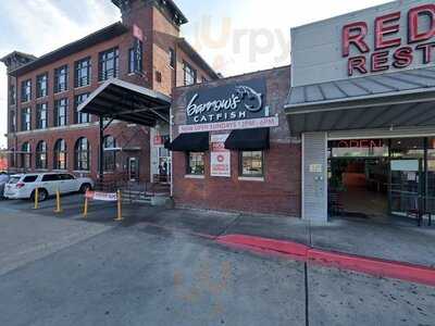 La Smokehouse Earhart Delicatessen