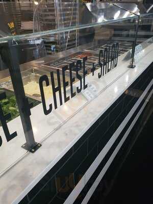 Slim & Husky's Pizza Beeria